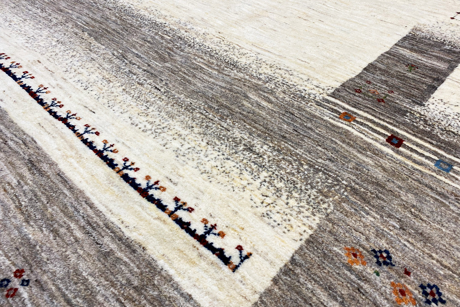 Gabbeh (289x196cm) - German Carpet Shop