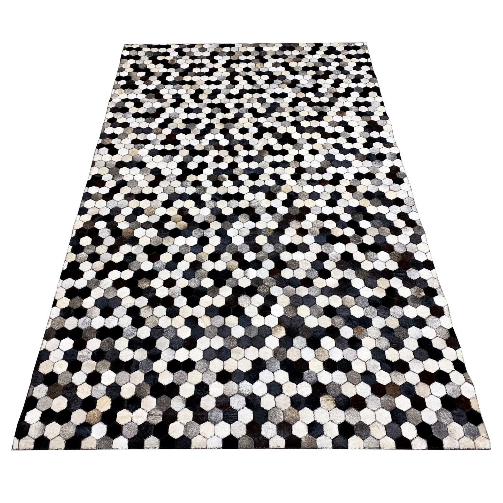 Hexagonaler Kalbsleder Teppich 243x156 cm - German Carpet Shop