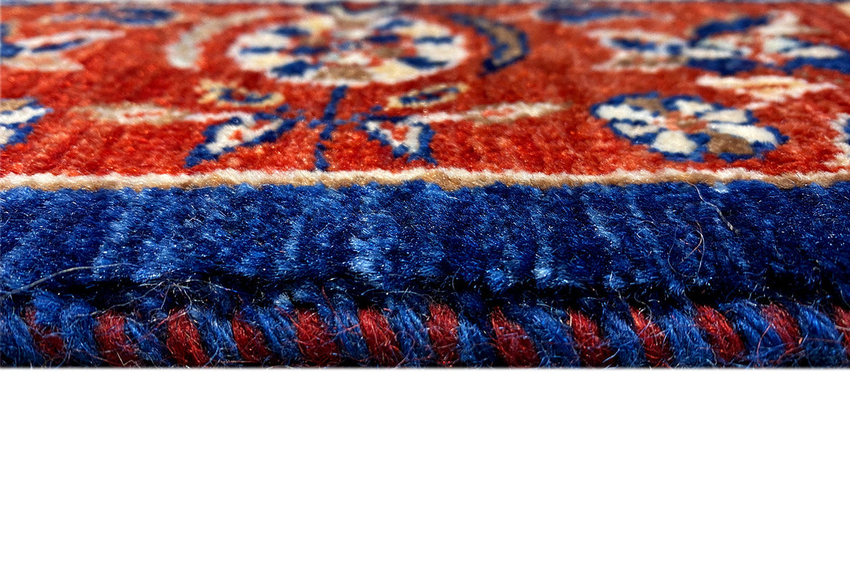 Qashqai exclusief tapijt met franjes, blauw-rode pool en veelkleurige patroonrand