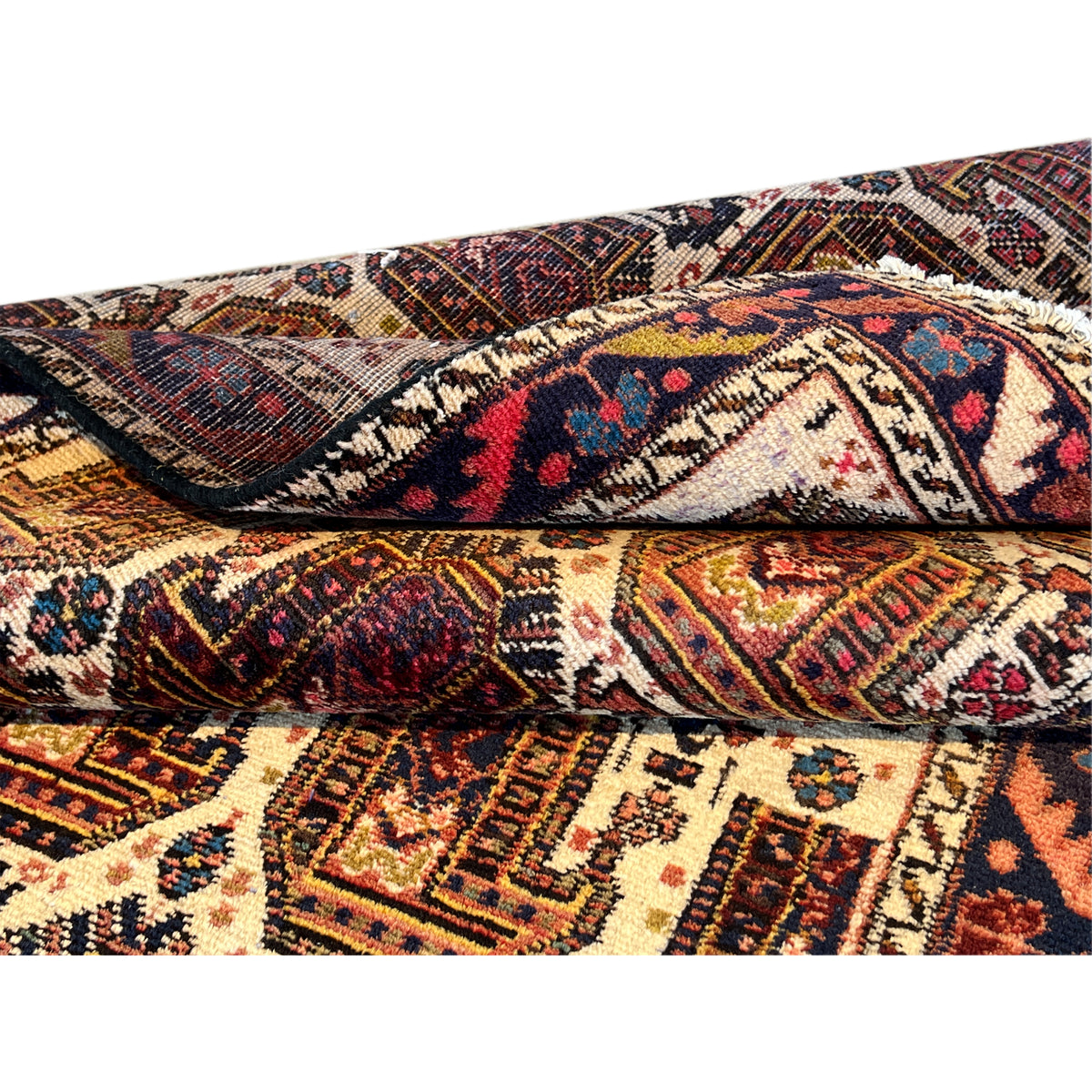 Shahre Babak-tapijt (154x105 cm), stoffen oppervlak met reliëfplooien en kleurrijk patroon