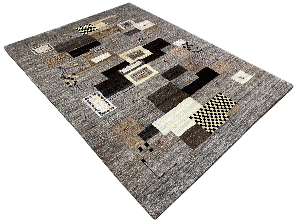 Gabbeh-tapijt 235x171 cm met grijsbruin geometrisch patchworkpatroon