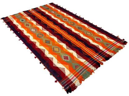 Schlafzimmer lebhafter Jajim Teppich aus Wolle im farbstarken Boho-Stil