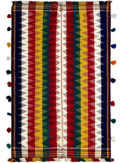 Schlafzimmer lebendiger Jajim Wollteppich im farbenfrohen Boho-Stil