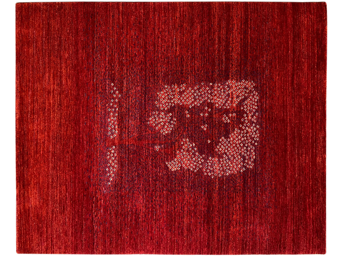 Rood tapijt met middelgroot ornamentmedaillon en fijn, donker poolpatroon