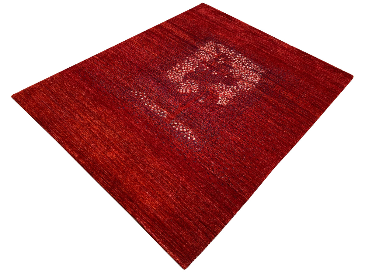 Rood tapijt met diagonale blik, middelgrote medaillon en fijn stippenpatroon