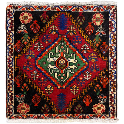Poshti-tapijt 56x56 cm met zwarte ondergrond, kleurrijke ornamenten en decoratieve franjes