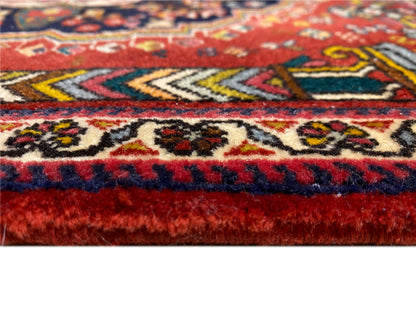Poshti-tapijt met randdetail, rode en blauwe franjes en ingeweven patronen