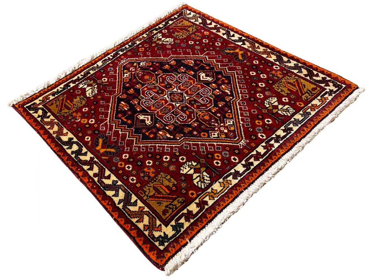 Poshti-tapijt 60x60 cm, rood randpatroon met donker centraal medaillon en franjes