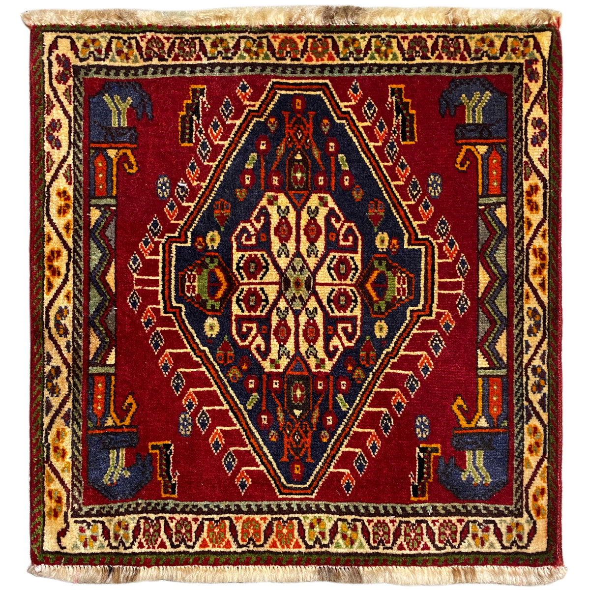 Poshti-tapijt (59×61 cm) met rood vlakpatroon, veelkleurige randen en franjes