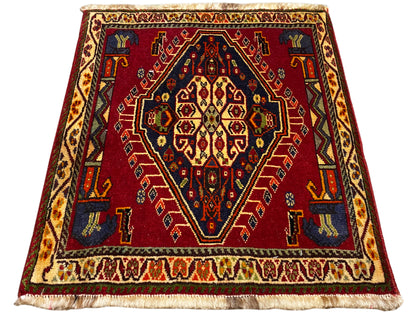 Poshti-tapijt (59×61 cm) in rood met centraal medaillon, sierboord en franjes