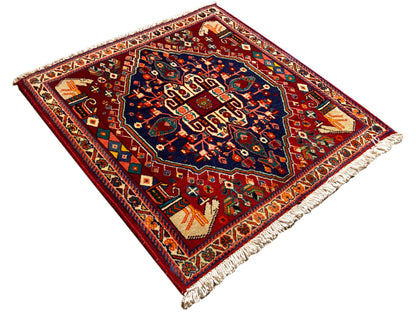 Poshti-tapijt 64x64 cm, vierkant, diagonaal, rood randpatroon met donkerblauw centrum