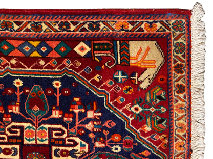 Poshti-tapijt 64x64 cm, close-up van de rand met geometrische patronen, rood-blauw, kwastjes