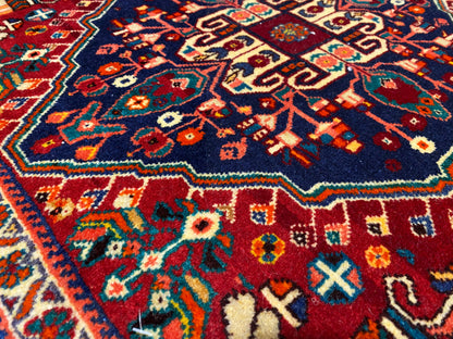Poshti-tapijt 64x64 cm, close-up van ornamentvelden in donkerblauw, bordeauxrood en turquoise
