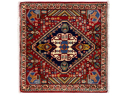 Tapijt 66x62 cm in Poshti-design: rode basis met blauw centraal medaillon