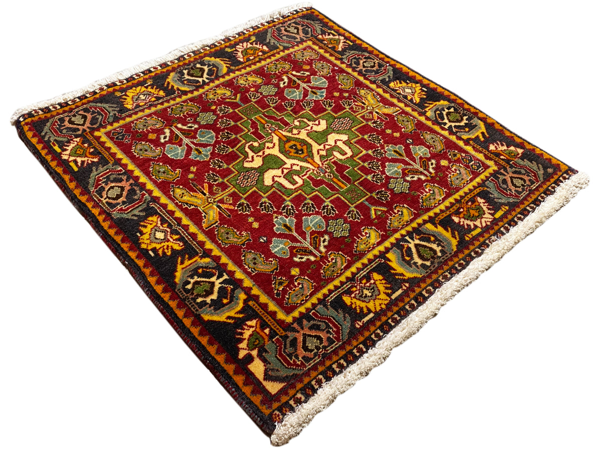 Poshti-tapijt 61x61 cm diagonaal, rood medaillon met geometrisch patroon