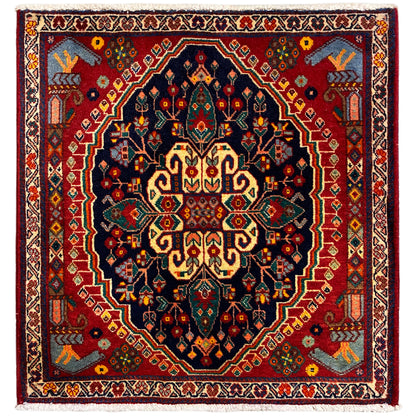Vloerkleed 67x60 cm met blauw patroon, rode rand en decoratieve bloemmotieven