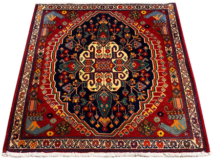Vierkant vloerkleed van 67x60 cm met gecentreerd patroon in donkerblauw, rood en geel