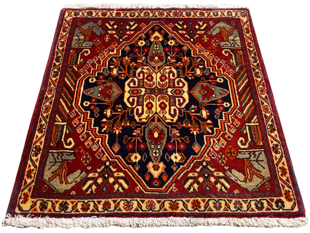 Tapijt 65x59 cm, vierkant, met veelkleurige ornamenten en een omlopende rand
