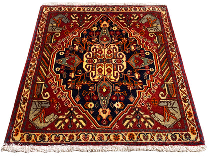 Tapijt 65x59 cm, vierkant, met veelkleurige ornamenten en een omlopende rand