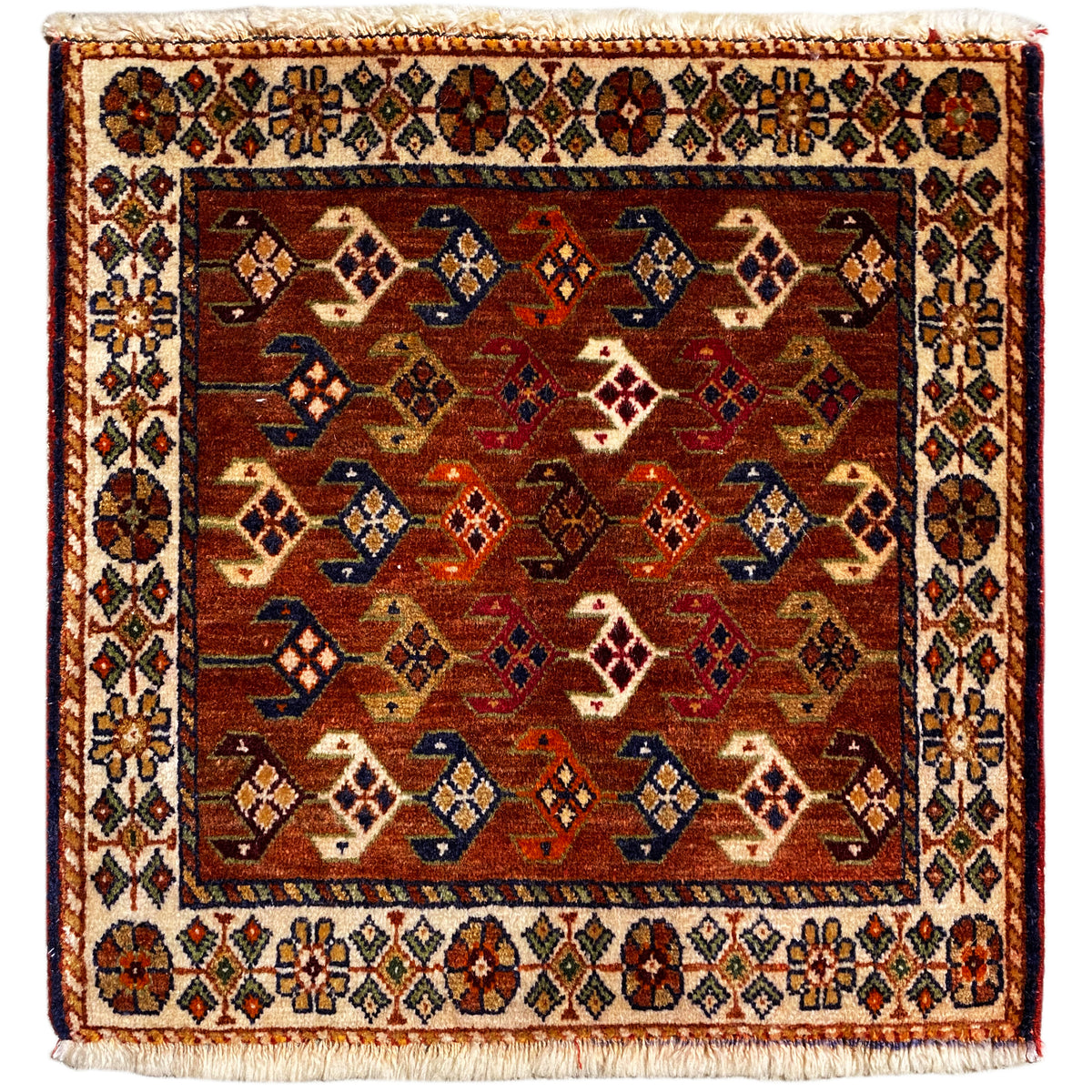 Poshti-tapijt 60x55 cm met geometrisch patroon in rood, bruin, blauw en crème
