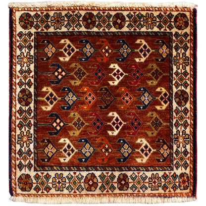 Poshti-tapijt 60x55 cm met geometrisch patroon in rood, bruin, blauw en crème