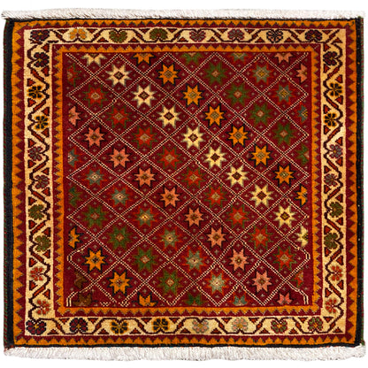 Poshti-tapijt, rechthoekig, meerkleurig met decoratieve sterpatronen en een franjerand.