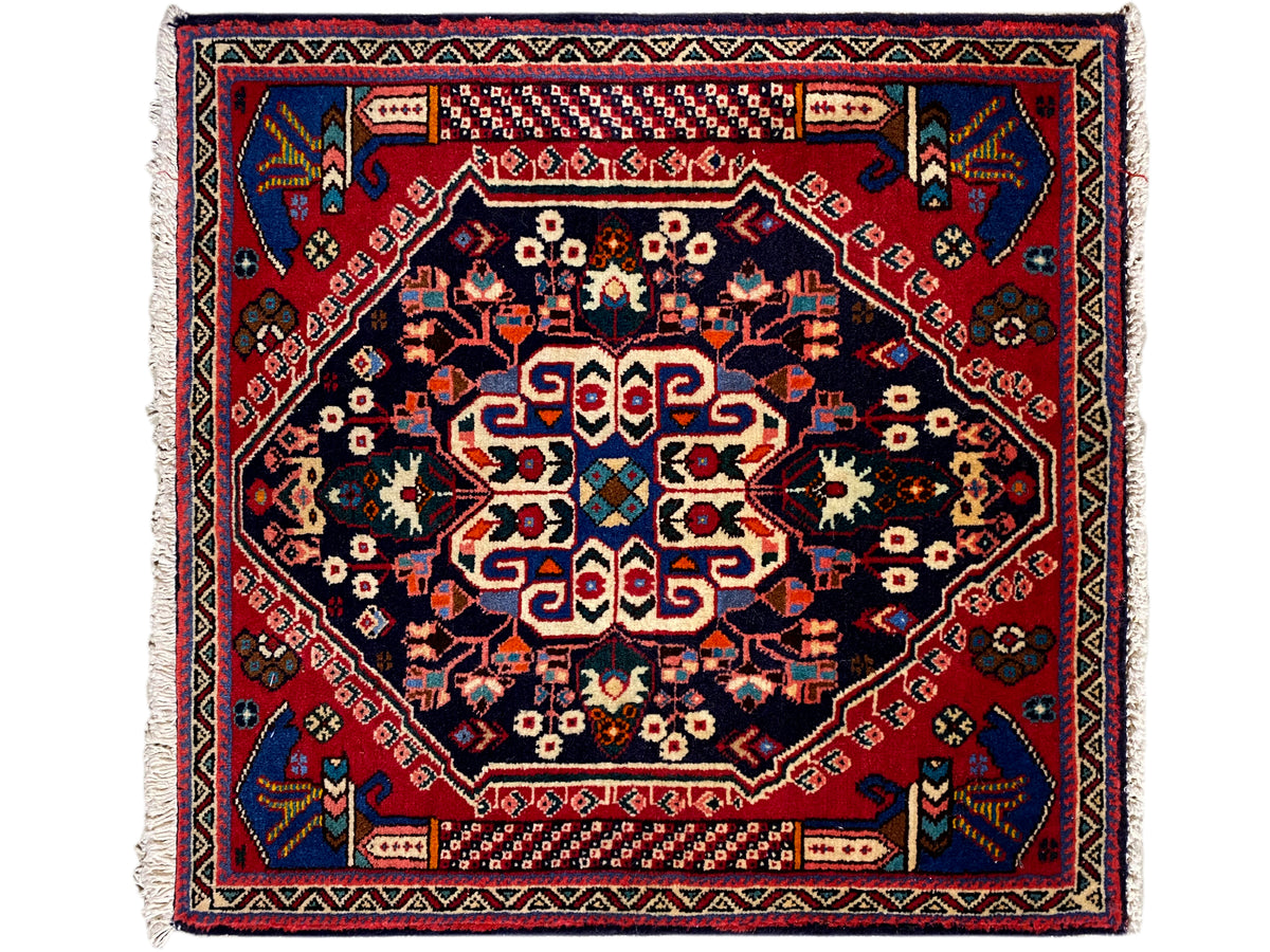 Poshti-tapijt 66x63 cm met rode rand, donkerblauwe kleur en geometrisch patroon