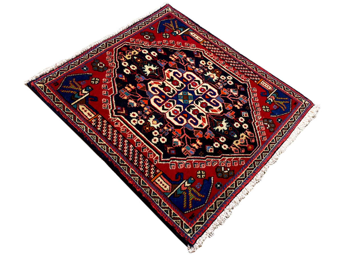 Poshti-tapijt 66x63 cm, donkerblauw veld, rode rand en florale ornamenten