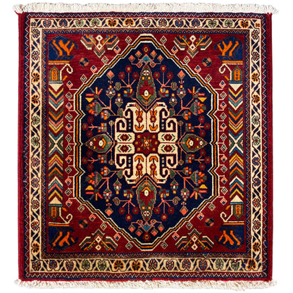 Tapijt 63x60 cm met blauw-bordeauxrood medaillonpatroon en franjes