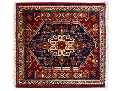 Vloerkleed 63x60 cm in donkerblauw met rood patroon, randstrook en franjes
