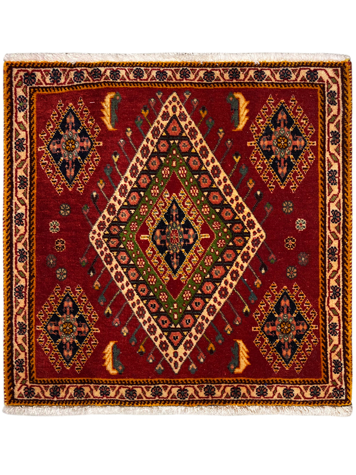 Poshti-tapijt met rode ondergrond, geometrisch ruitpatroon en sierboord