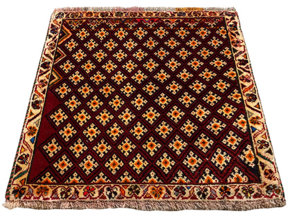Poshti-tapijt 61x59 cm: donkerrood tapijt met ruitpatroon en rondom een franjerand