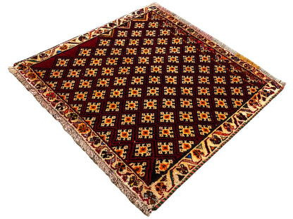 Poshti-tapijt 61x59 cm: donkerrood tapijt met ruitpatroon, franjes aan alle zijden
