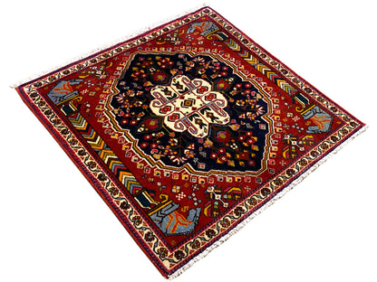 Poshti-tapijt 65x61 cm, diagonale weergave: rode achtergrond met donkerblauw centrum