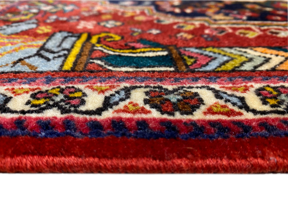 Poshti-tapijt 65x61 cm close-up van de rand: rode, blauwe en veelkleurige ornamenten