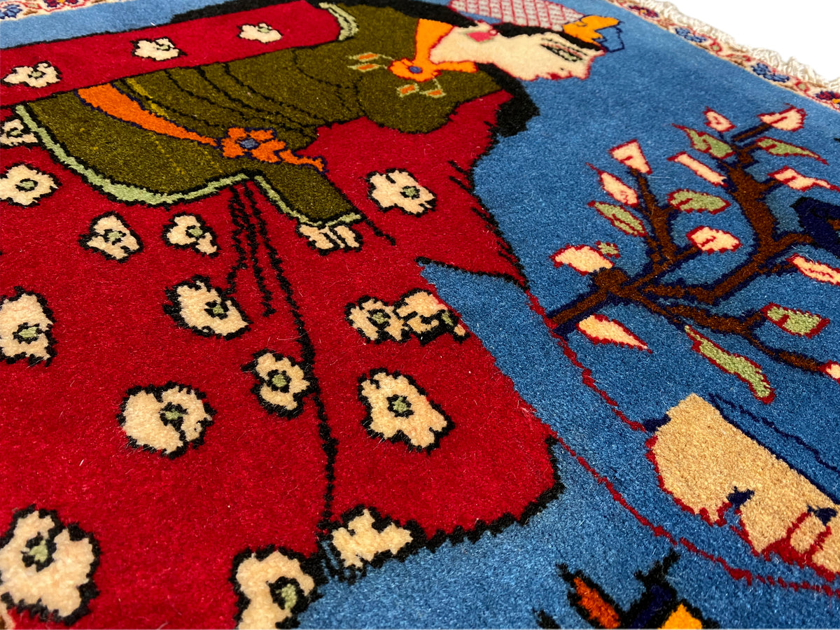 Poshti-tapijt 65x63 cm detailweergave: rood patroonveld, bloemornamenten en blauwe takken