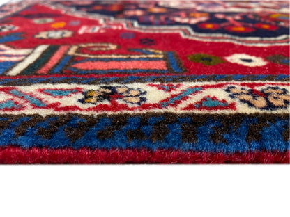 Tapijtrand met korte pool, rode onderrand en blauw-wit patroon