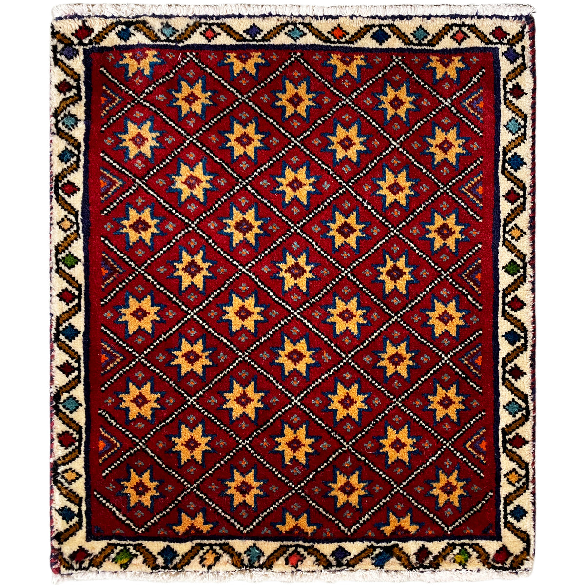 Vierkant tapijt met rode basis en veelkleurig geometrisch sterpatroon