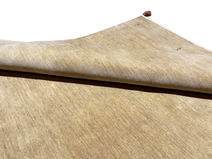 Schlichter Designteppich aus reiner Wolle