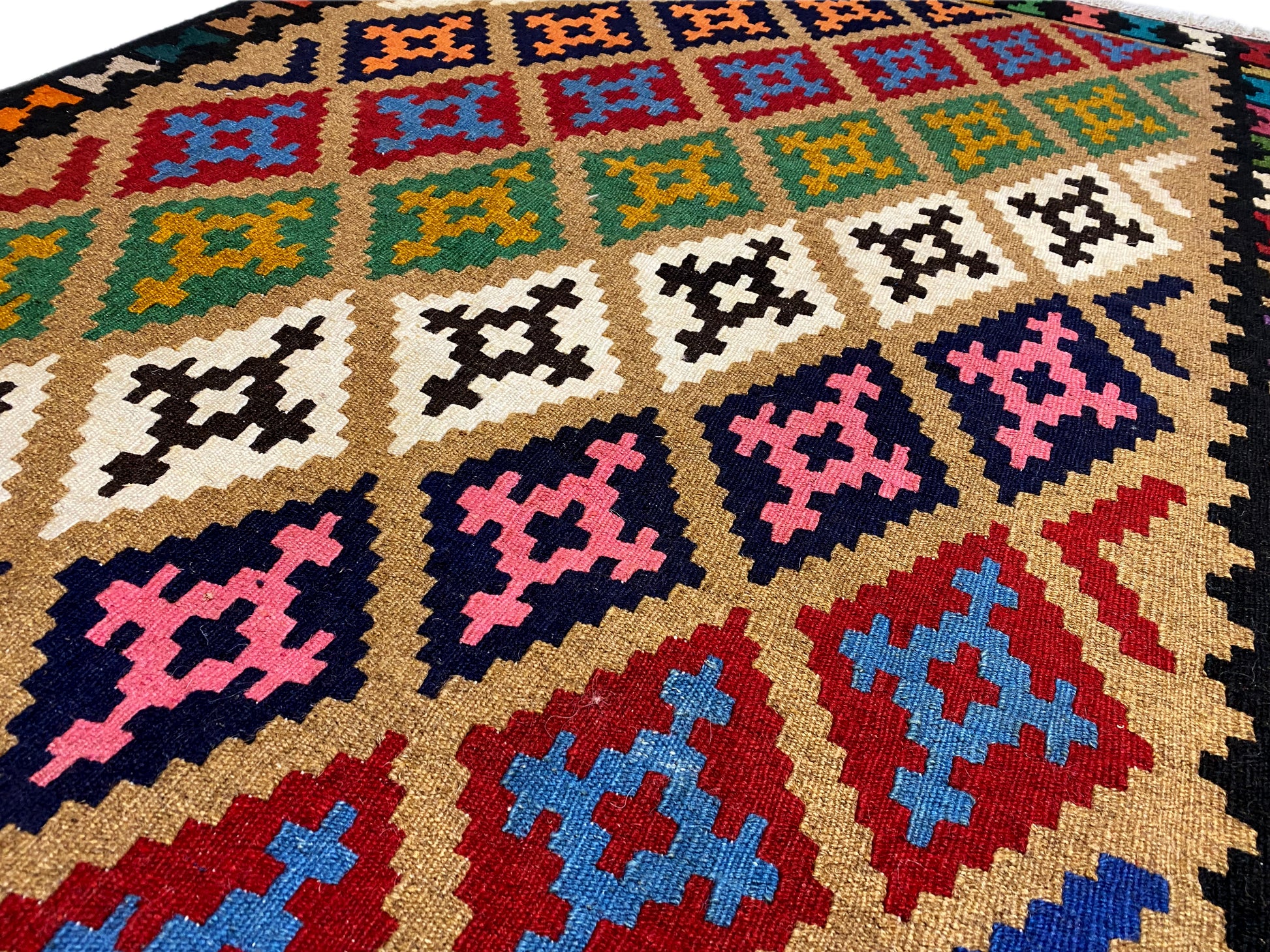 Kelim Qashqai Teppich mit Diamantmuster in Beige und Multicolor Details