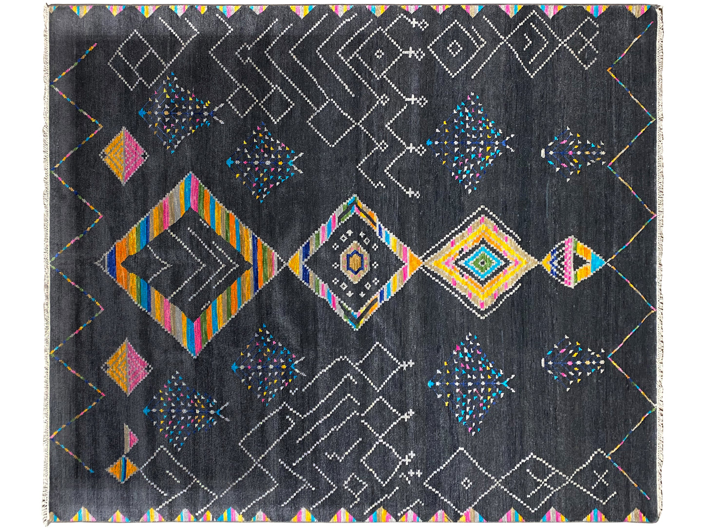 Edler schwarzer Teppich mit geometrischer Struktur